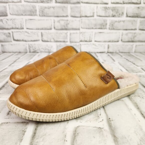 OluKai MUA \'ILI Men\'s US 10 EU 43 Golden Leather Shearling Lined Mule Slippers